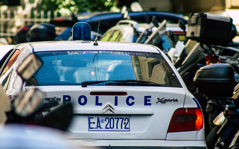 νέα-ιωνία-ένοπλη-ληστεία-σε-σπίτι-και-κ-562457920