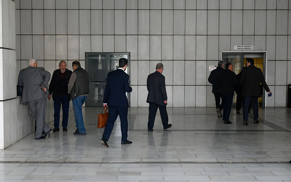 δίκη-για-το-μάτι-νοθεύτηκε-το-βιβλίο-π-562456723