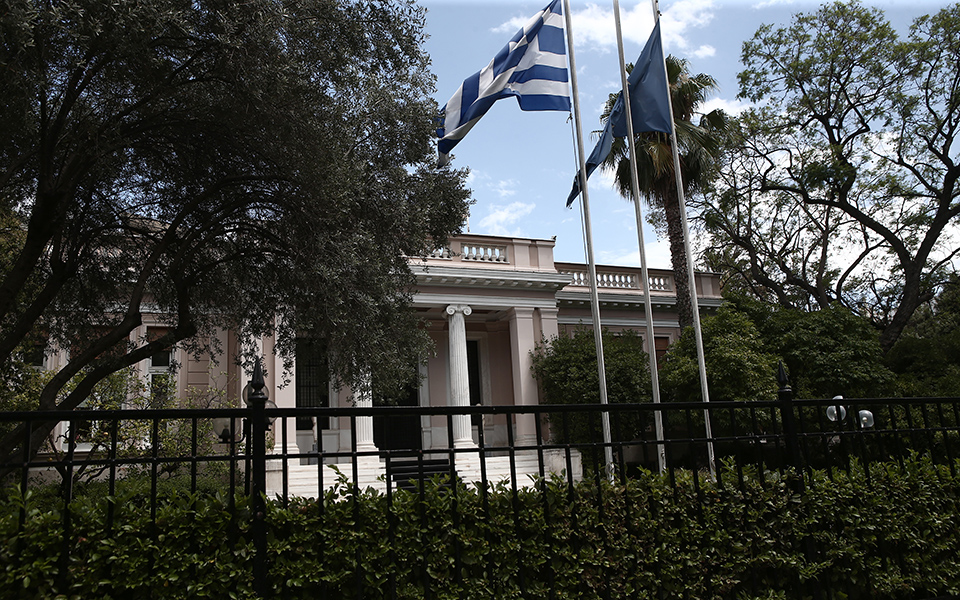 μέγαρο-μαξίμου-σύσκεψη-για-τις-πανελλ-562455754