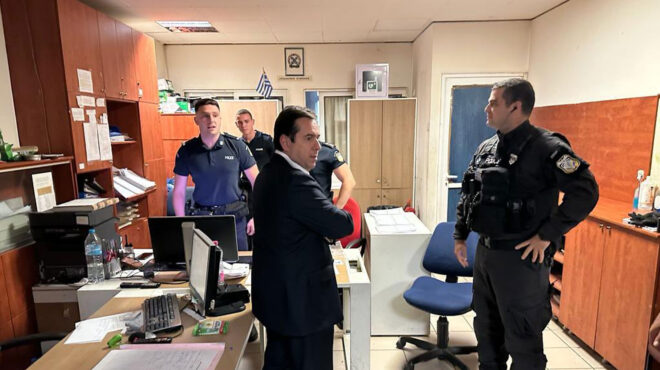 το-ατ-ομόνοιας-επισκέφθηκε-τα-μεσάνυχ-562494283