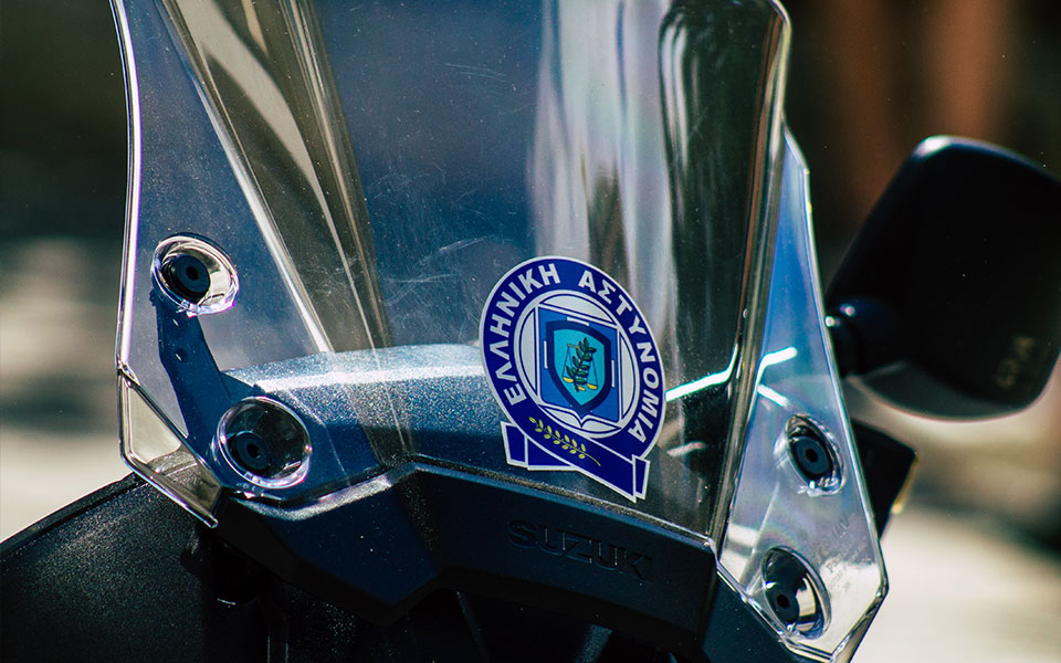 χειροπέδες-σε-δύο-16χρονους-για-βίντεο-μ-562453693