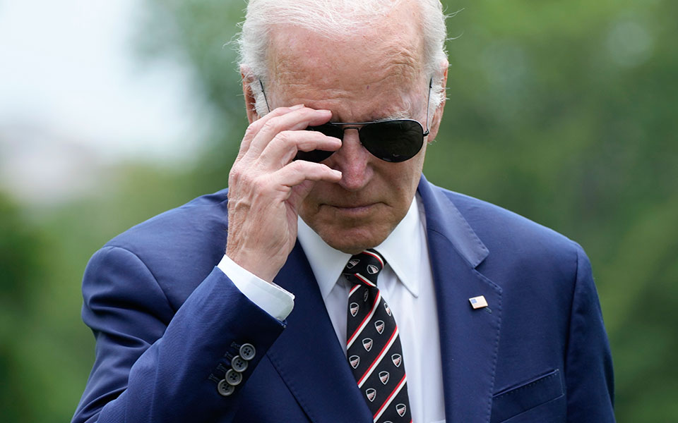 ο-πρόεδρος-και-η-κλεψύδρα-562465087