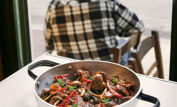 μπεκρή-μεζέ-με-χοιρινό-λαιμό-μανιτάρι-562468930