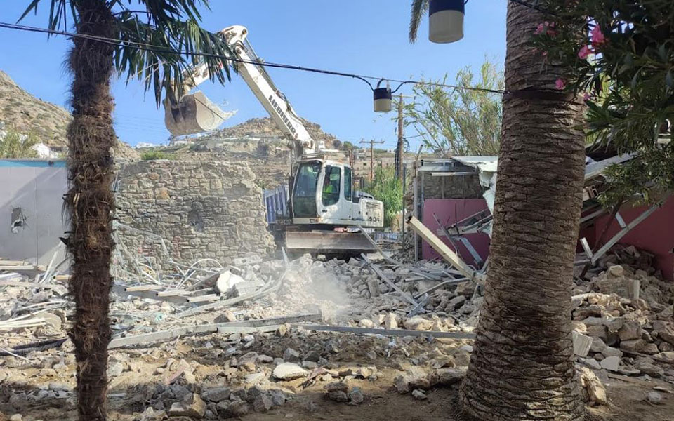 μύκονος-μπήκαν-μπουλντόζες-στο-nammos-562450915