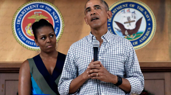 το-ζεύγος-ομπάμα-στην-αντίπαρο-562474906