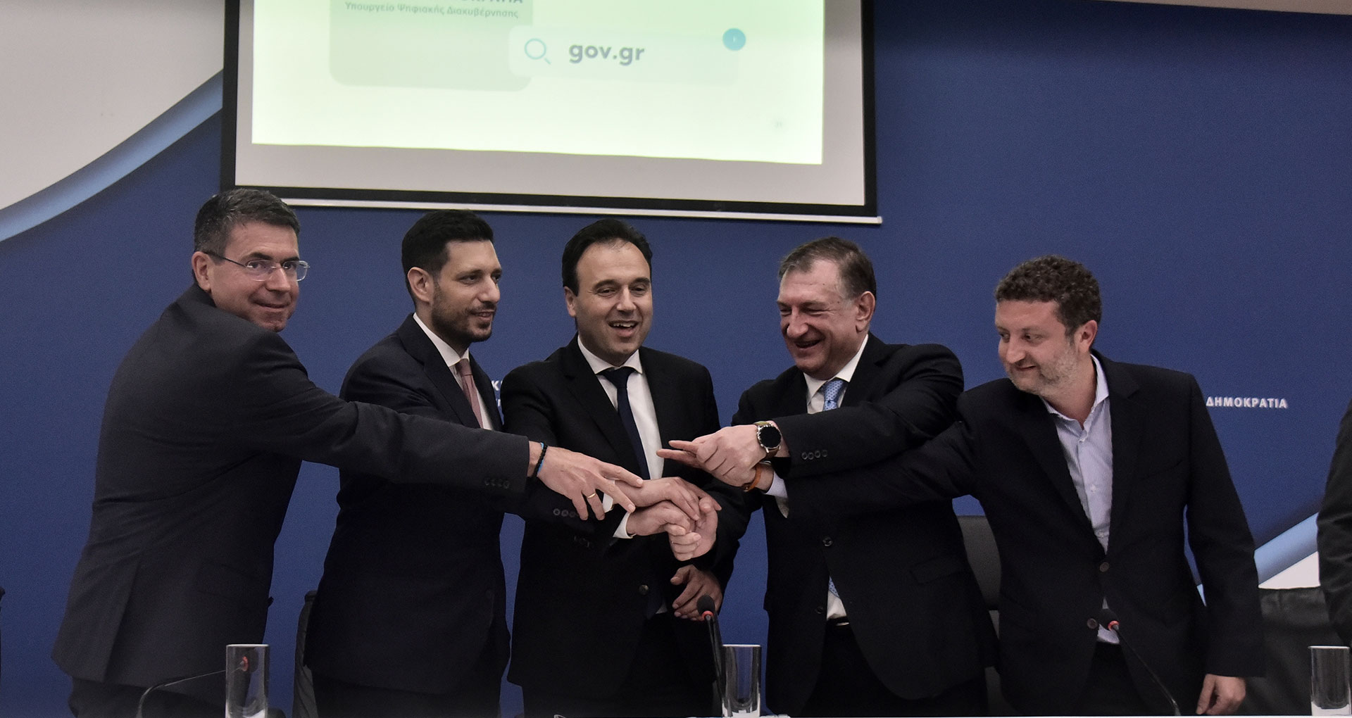 Παράδοση – παραλαβή στα υπουργεία: Ολα όσα συνέβησαν στις επίσημες τελετές-10