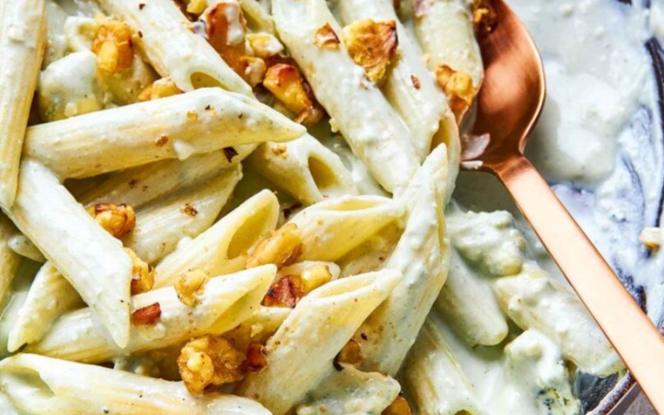 πένες-με-γκοργκοντζόλα-καρύδια-και-mοscato-d-562459450