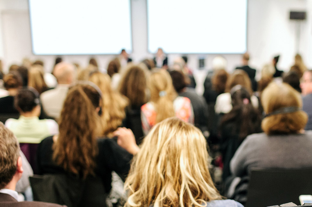 Η Diana Campbell σε μία συζήτηση με την Αφροδίτη Γκόνου στο Μουσείο Κυκλαδικής Τέχνης-1