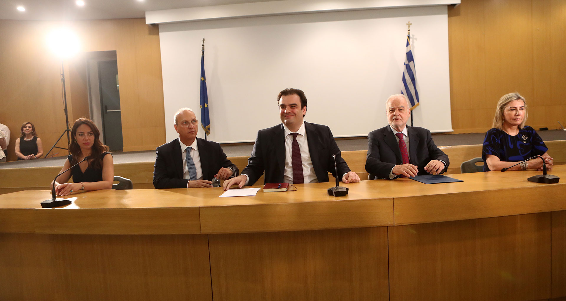 Παράδοση – παραλαβή στα υπουργεία: Ολα όσα συνέβησαν στις επίσημες τελετές-6