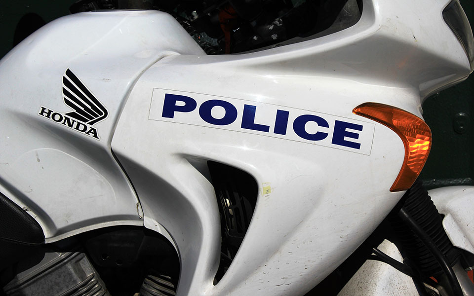 ελ-ασ-4-συλλήψεις-για-επίθεση-σε-αστυνο-562455328