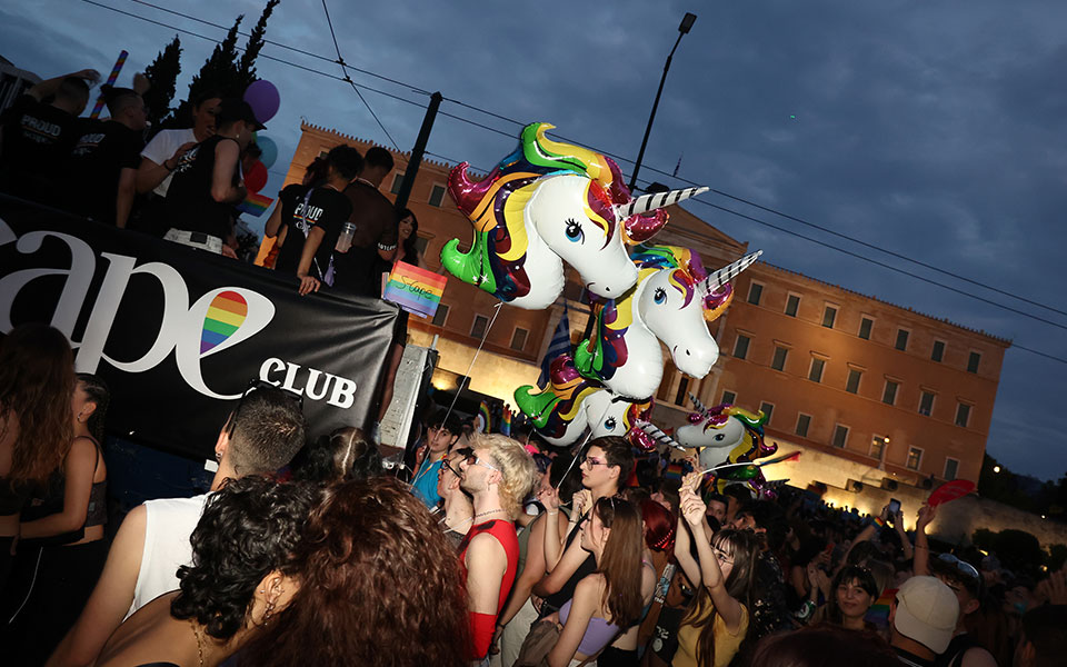 Athens Pride: Στιγμιότυπα από τη μεγάλη παρέλαση κατά των διακρίσεων-4