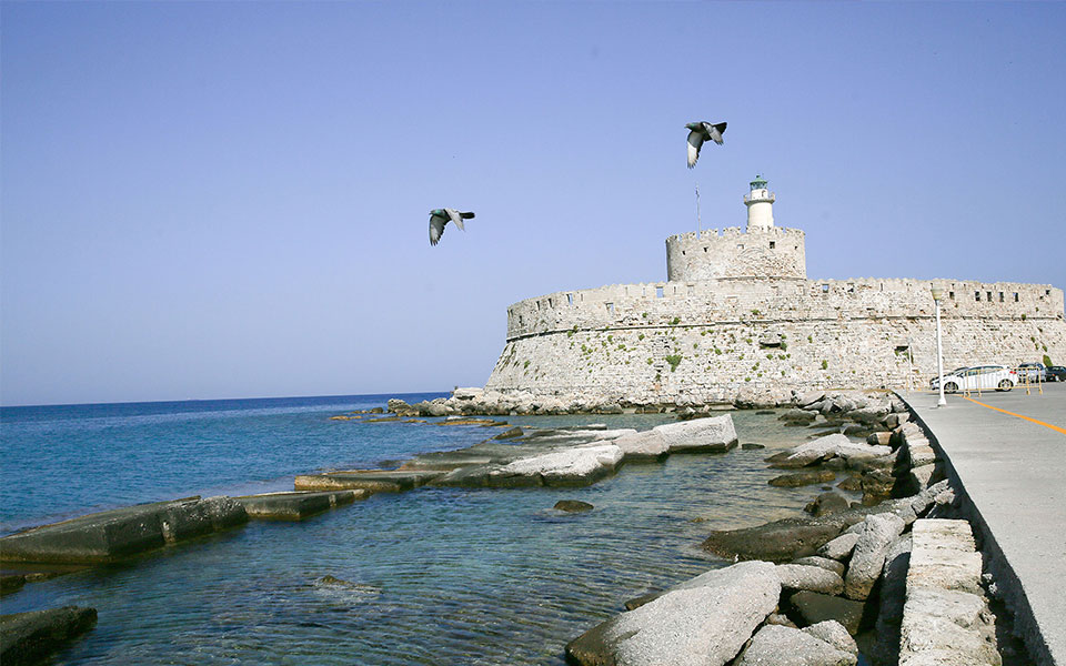 ρόδος-νέες-συλλήψεις-για-παράνομες-ξα-562456042