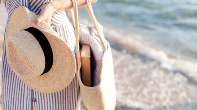 οι-8-πιο-stylish-τσάντες-παραλίας-πλαισιώνουν-562488589