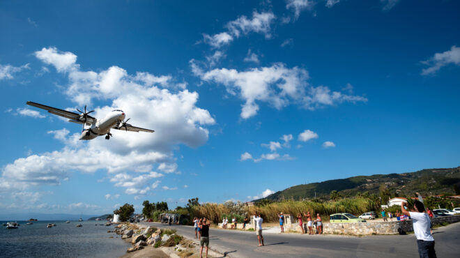 αεροδρόμιο-σκιάθου-φλερτάροντας-μ-562485835