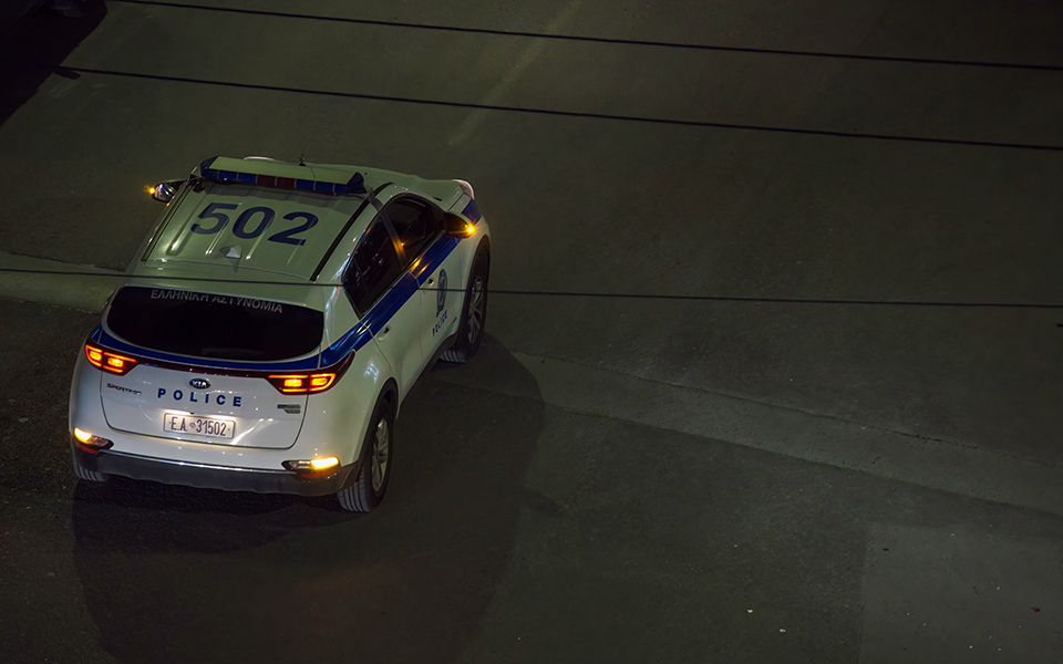 κορυδαλλός-ο-πόλεμος-πίσω-από-τον-διπλ-562464184