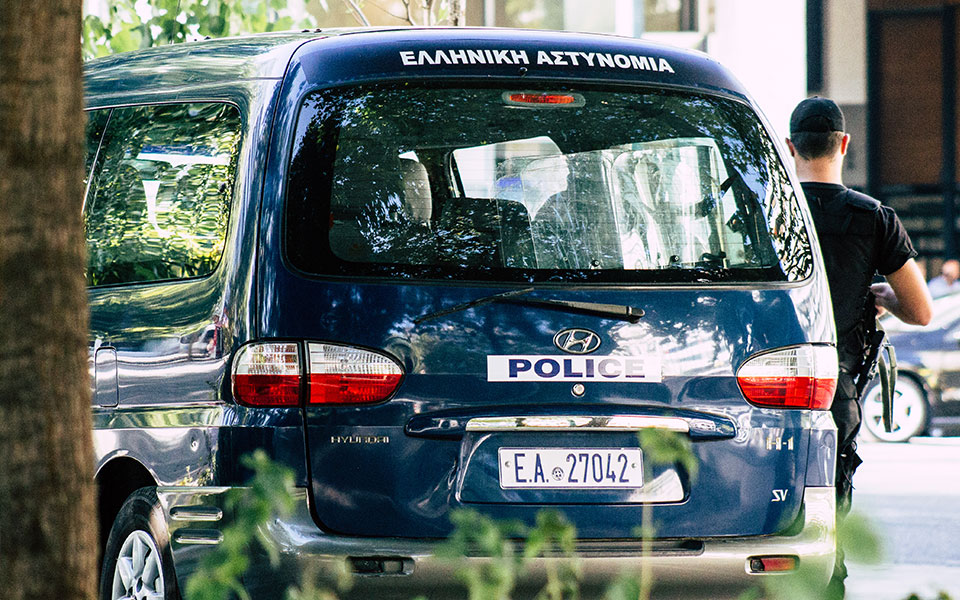 σύλληψη-τριών-αφγανών-για-απόπειρα-αν-562461577