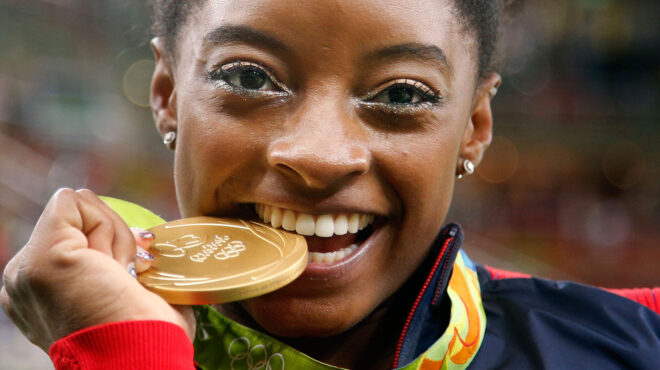 επιστρέφει-η-σιμόν-μπάιλς-το-όνομά-της-562495051