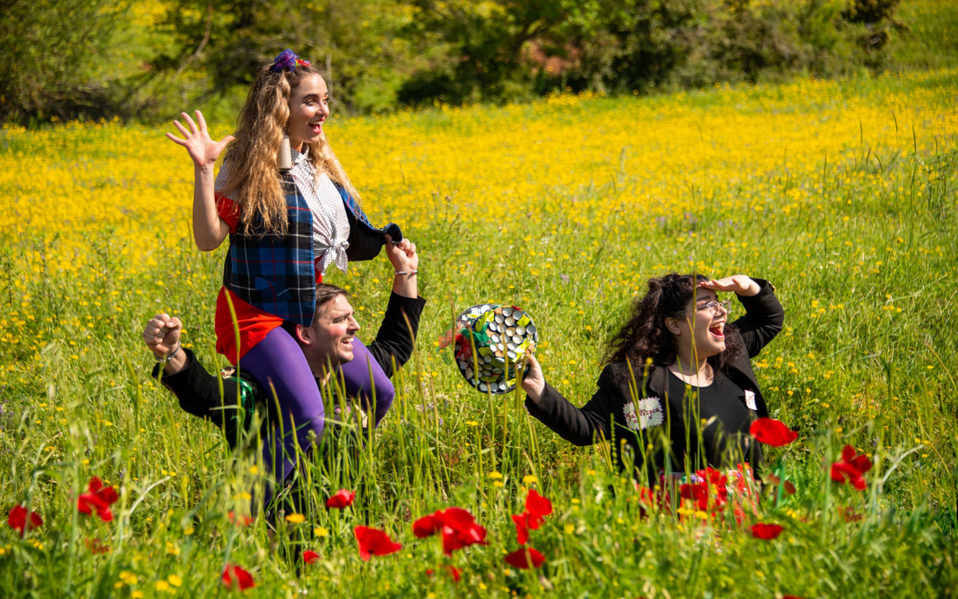 μα-πείτε-μας-τι-χρώμα-έχει-το-σκοτάδι-562461643