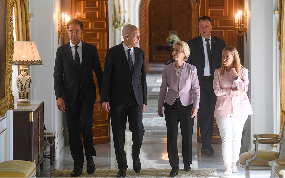 ε-ε-βοήθεια-ύψους-1-δισ-υπό-προϋποθέσει-562464997