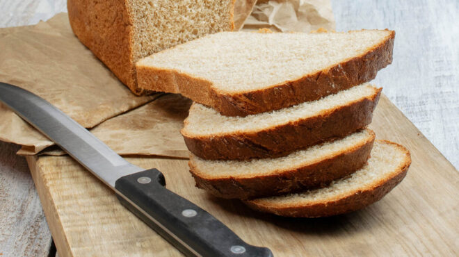 εύκολο-ψωμί-για-τοστ-562488943