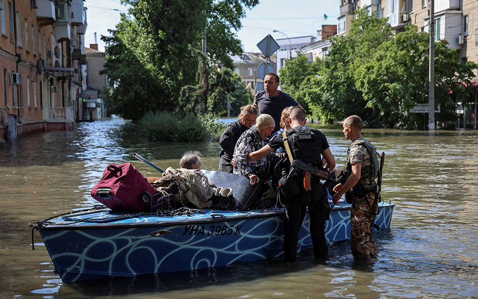 ουκρανία-η-κατάρρευση-του-φράγματος-έ-562458103
