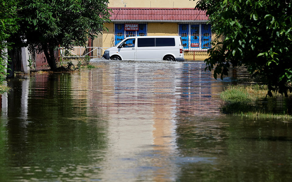 φράγμα-καχόβκα-εικόνες-χάους-από-τις-π-562457953