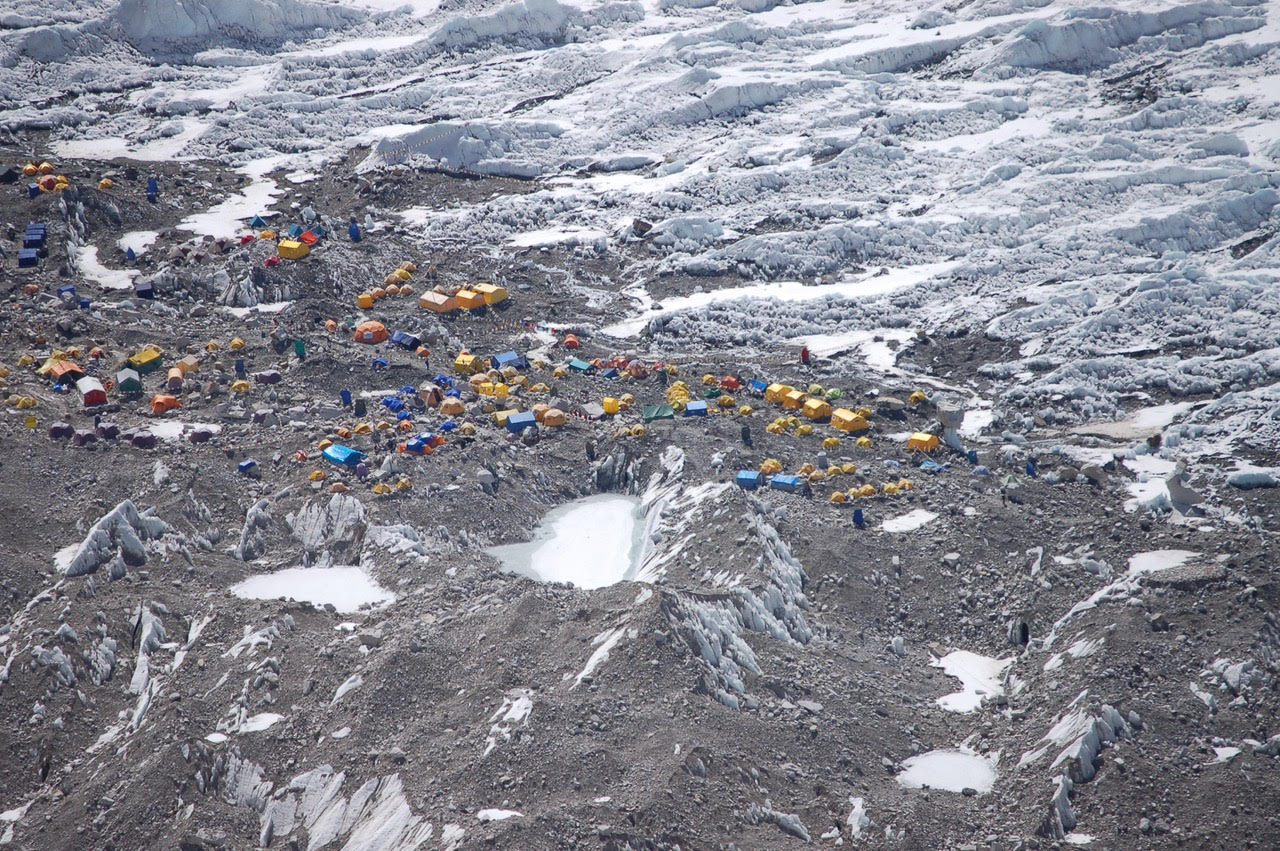 Στην ουρά για μια ανάβαση στο Εβερεστ-1