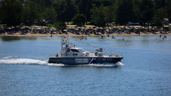 χαλκιδική-λουόμενος-βρήκε-χειροβομβ-562494019