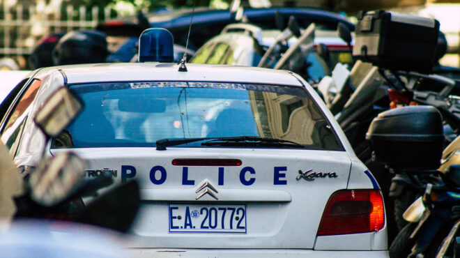 χειροπέδες-σε-υπάλληλο-της-δυπα-για-δω-562498396