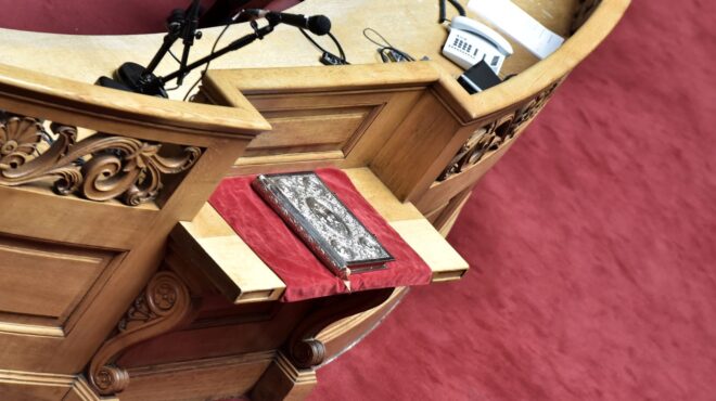 live-η-ορκωμοσία-της-νέας-βουλής-562501759