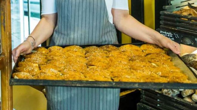 τυρόπιτες-κουρού-με-μπισκοτένια-ζύμη-562512880