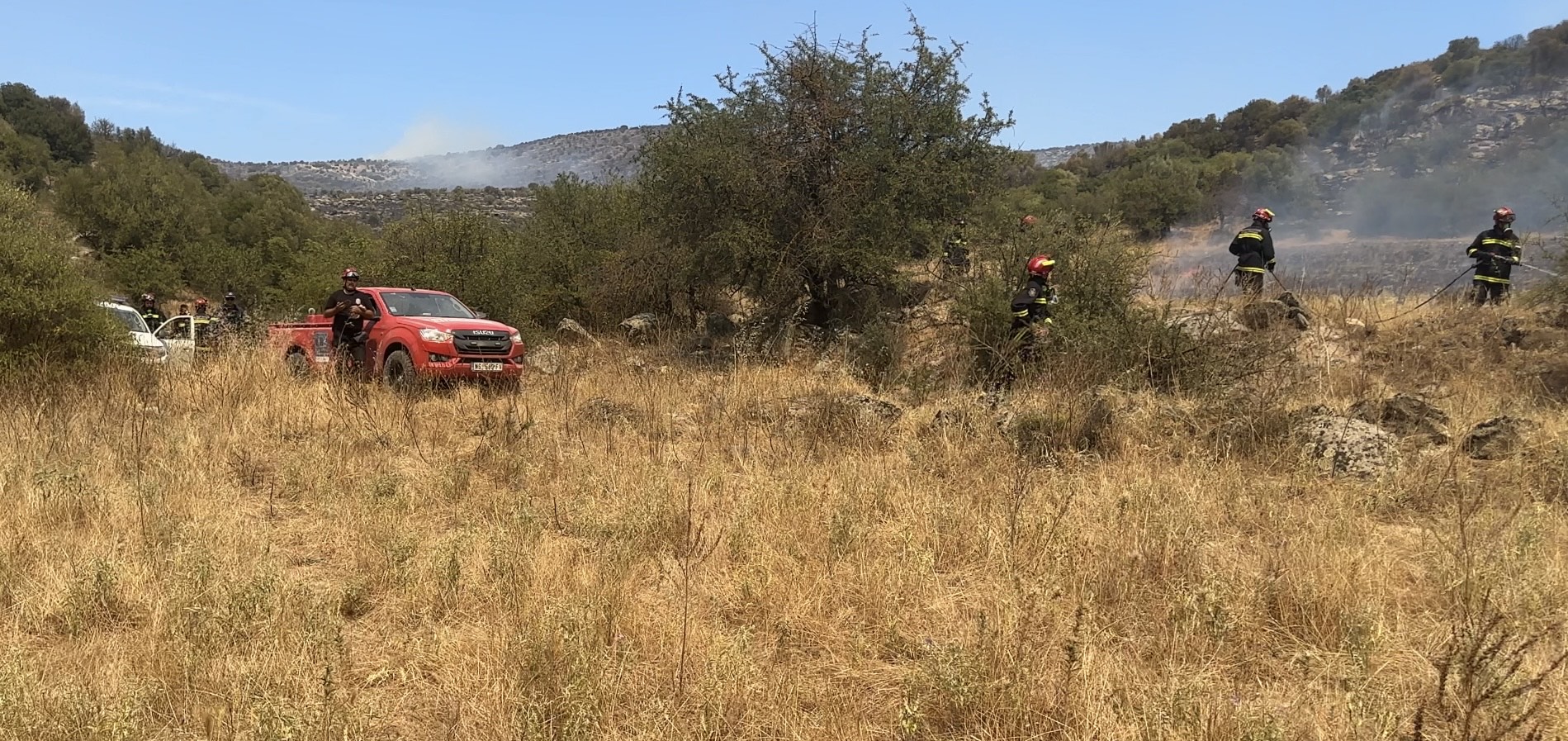 Ελληνες και Σέρβοι πυροσβέστες έσωσαν δεκάδες σπίτια στη Νέα Αγχίαλο-3