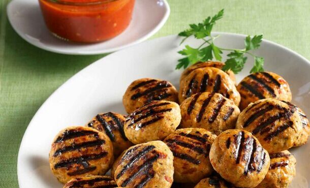 μπιφτέκια-κοτόπουλου-στη-σχάρα-με-ντο-562515433