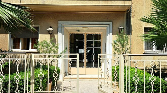 η-μεσοαστική-αθήνα-γύρω-από-την-πλατεί-562534420