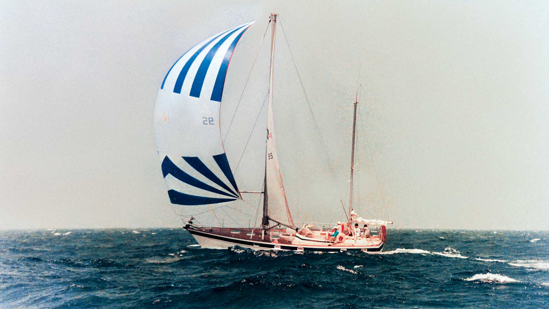 Ο 85ετής θαλασσοπόρος που τρώει ακόμη τη θάλασσα με το κουτάλι-2