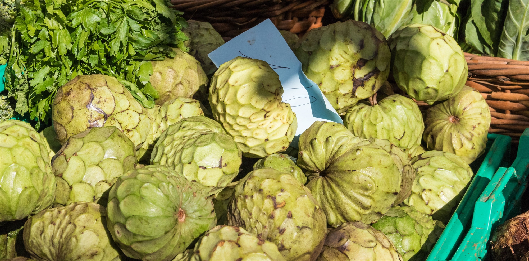 Οι καρποί της κρίσης: Από τα λεμόνια στο λίτσι και από τα βερίκοκα στην γκουάβα-1