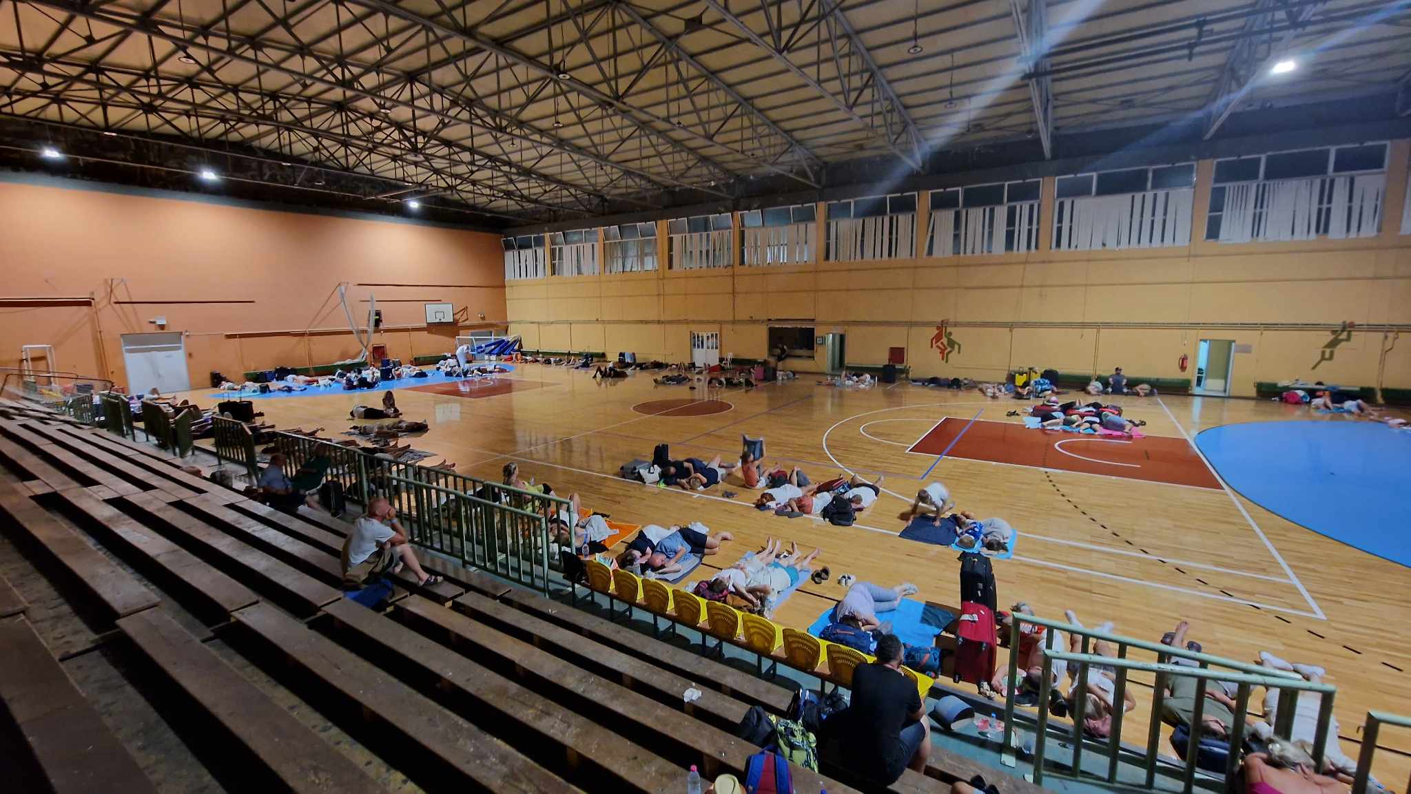 Κέρκυρα: Επι ποδός ολόκληρο το νησί για τη μεταμεσονύχτια εκκένωση 2.500 τουριστών-2