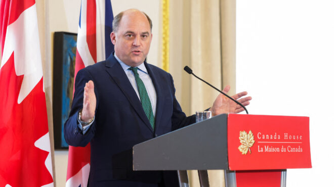 ο-μπεν-γουάλας-εγκαταλείπει-το-υπουργ-562525303