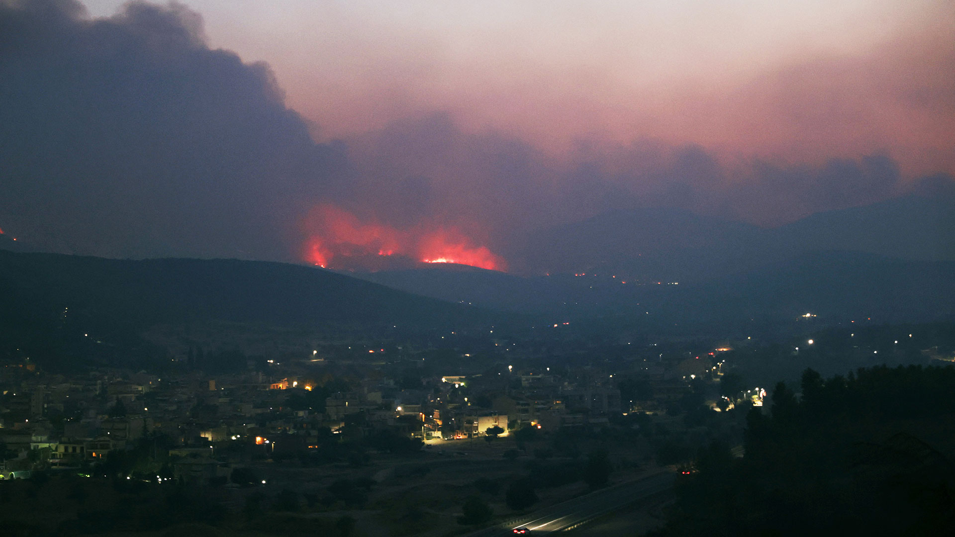 Ολονύχτιο θρίλερ σε Λουτράκι και Μάνδρα – Αγωνία για το μέτωπο στη Ρόδο-2