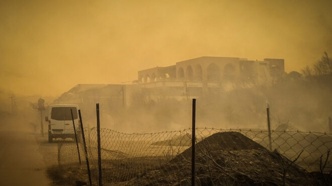 ρόδος-η-φωτιά-μπήκε-στο-χωριό-λάερμα-562535101