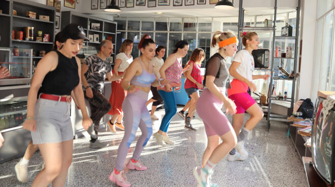 to-πανελλήνιο-καφενείο-χορεύει-σε-ρυθμο-562506214