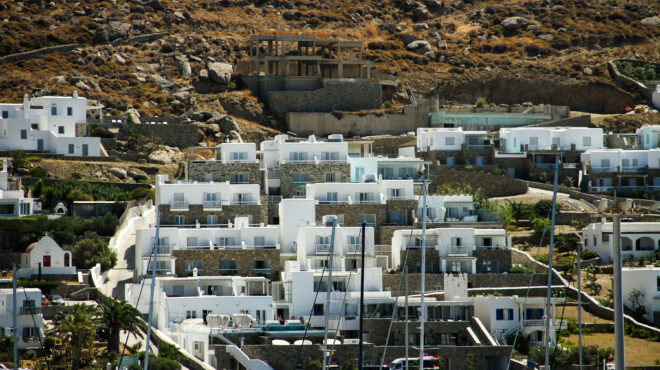 μύκονος-πρόστιμο-13-εκατ-ευρώ-σε-beach-bar-για-α-562510030