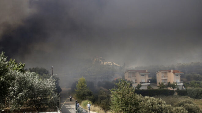 φωτιές-στις-πόλεις-στις-ακραίες-συνθ-562541710