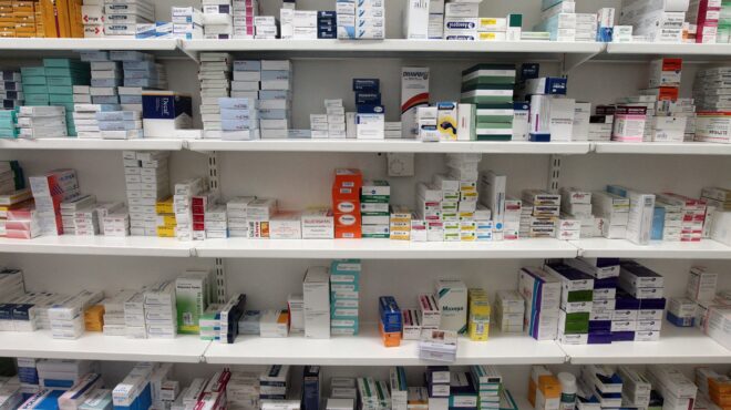βέλη-από-σφεε-σε-φαρμακαποθήκες-562507159