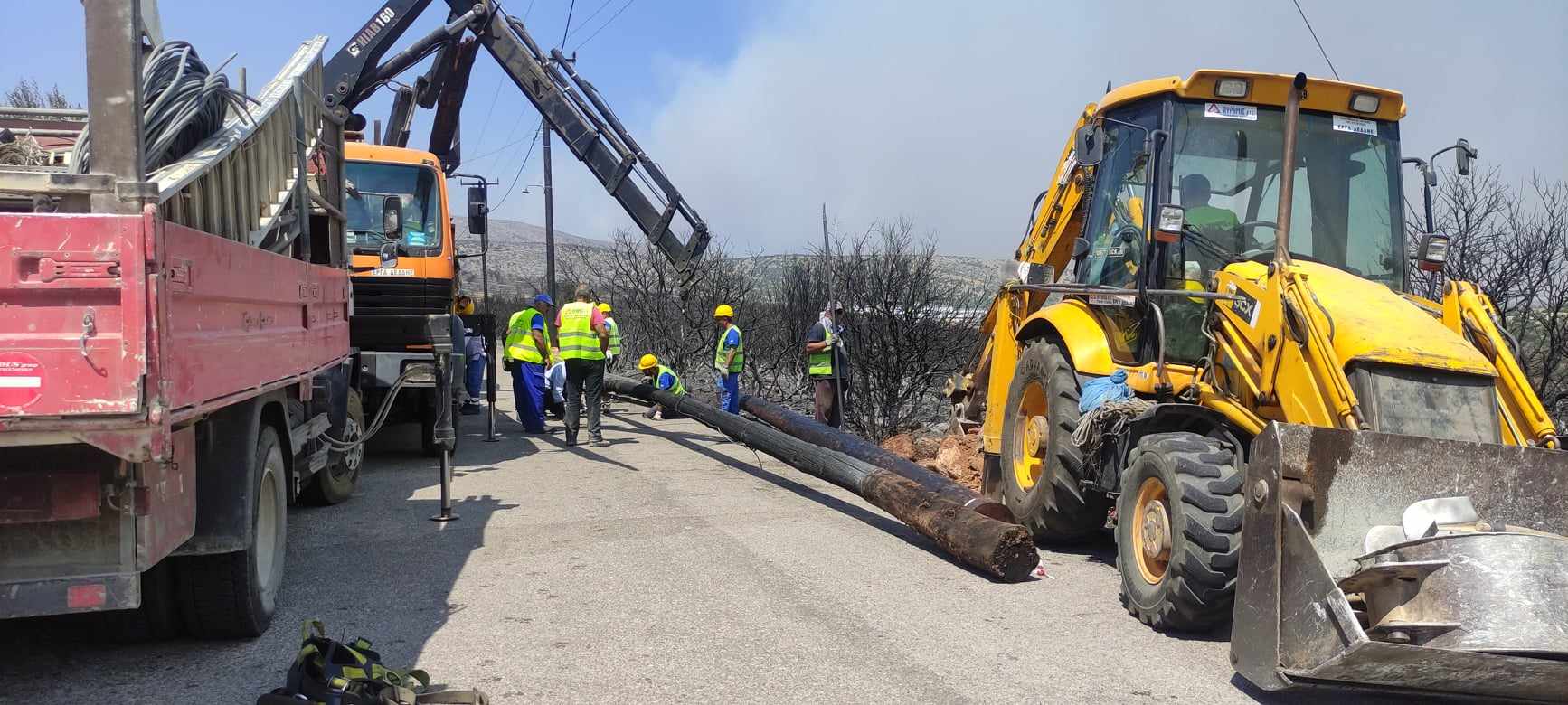 «Με έβγαλαν με το ζόρι οι αστυνομικοί» – H «Κ» στις στάχτες της Μάνδρας-4