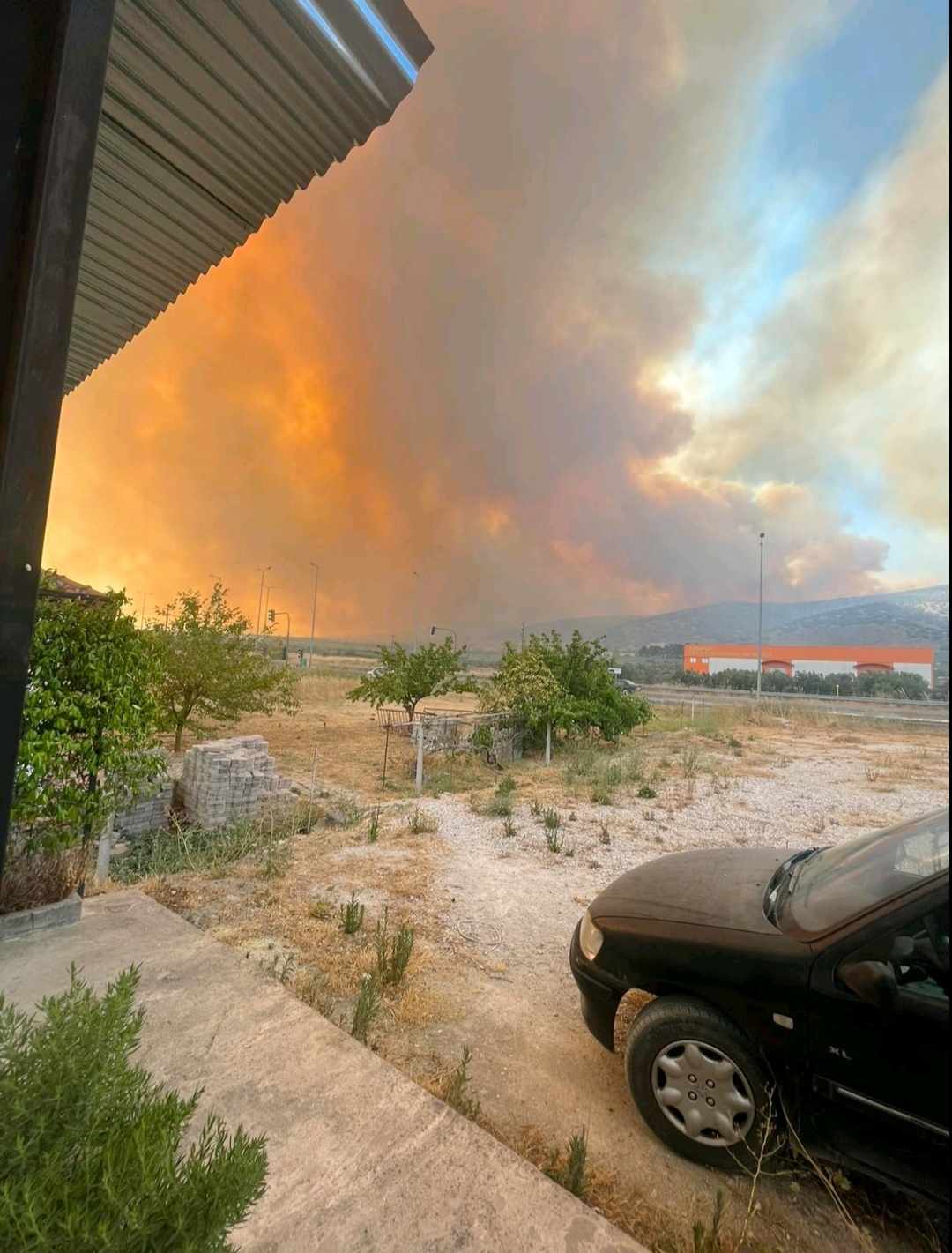 «Σαν να βιώνεις πόλεμο»: H επόμενη μέρα στη Νέα Αγχίαλο-1