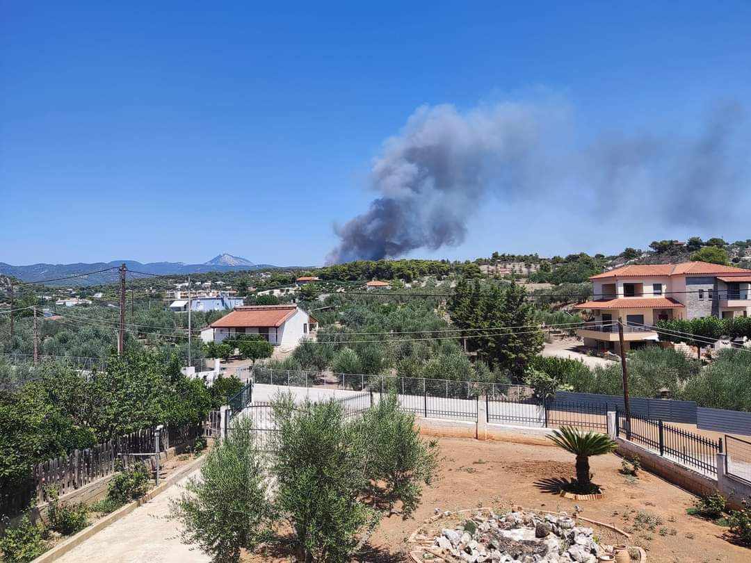 Φωτιά τώρα στο Λουτράκι – 112 για εκκενώσεις οικισμών-9