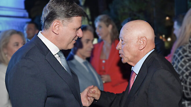 συγκινητική-τελετή-απονομής-των-βραβ-562522219