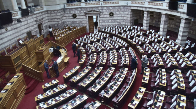 πιάνει-δουλειά-με-δύο-νομοσχέδια-η-νέα-562528384