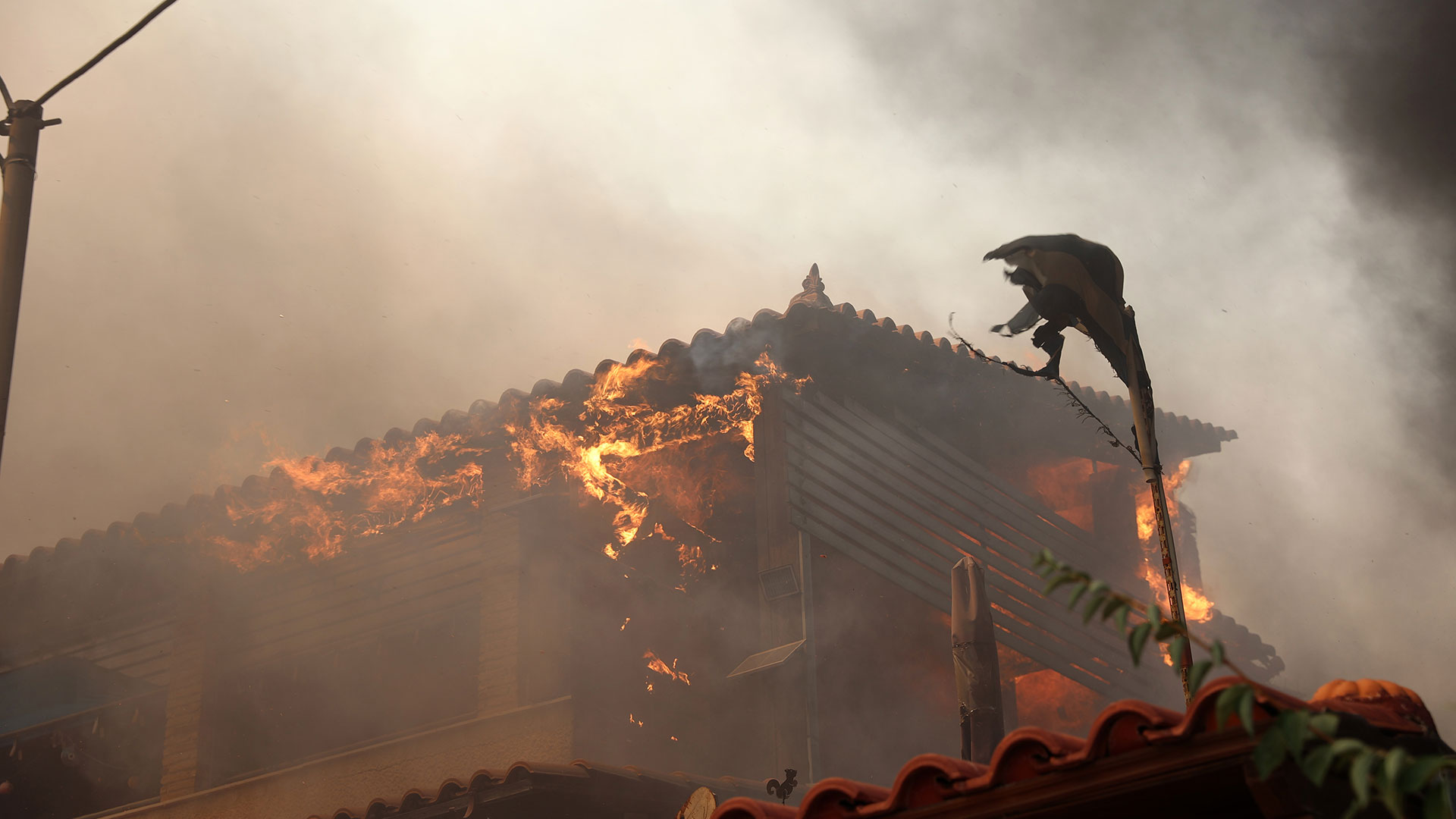 Πυρκαγιές: Στο ίδιο έργο θεατές – Καταγγελίες για καθυστερήσεις και άδειες μάνικες-5